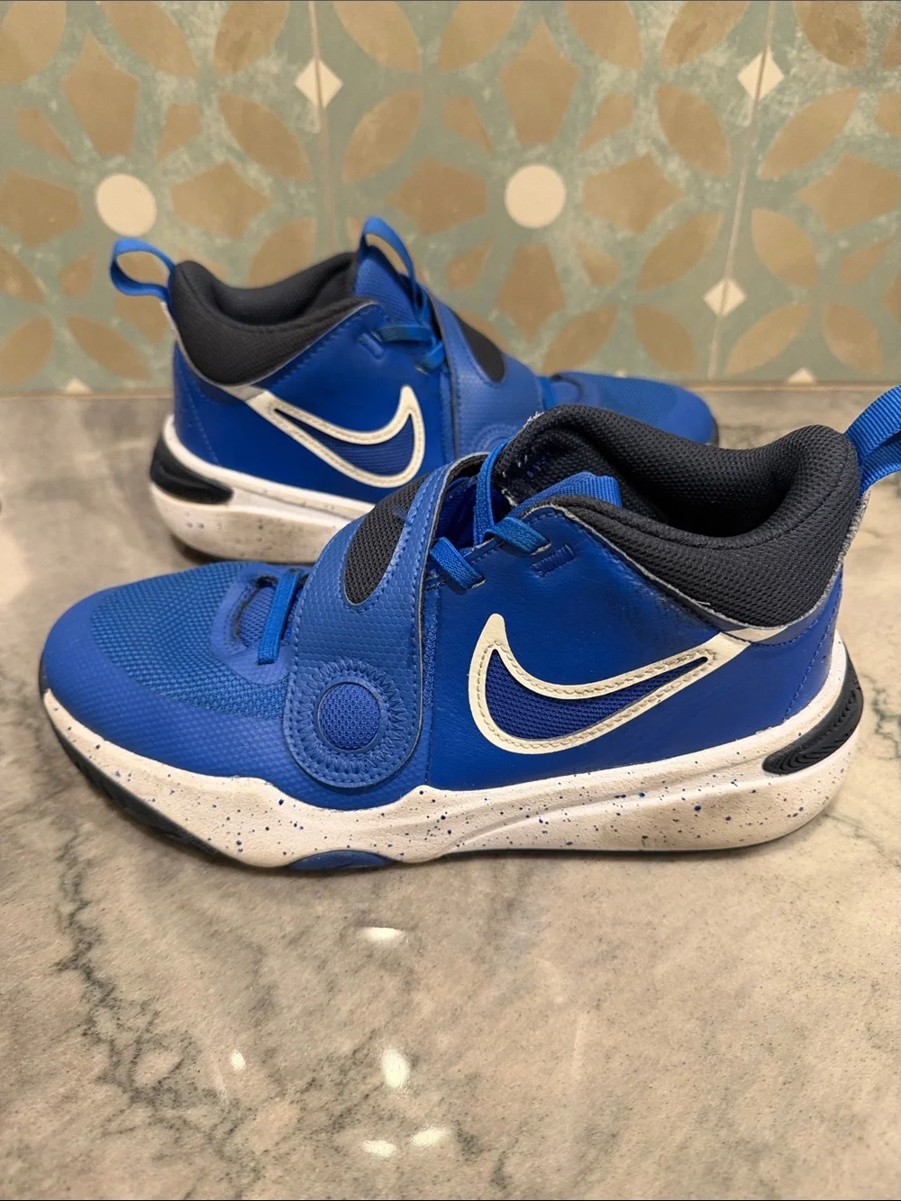 Nike Boys Team Hustle D 11 basketball shoes